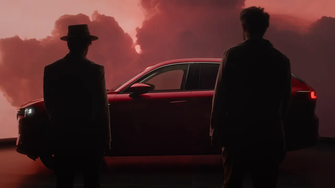 Cornland Studio - Silouhettes de deux hommes et d'une voiture sur fond rouge.