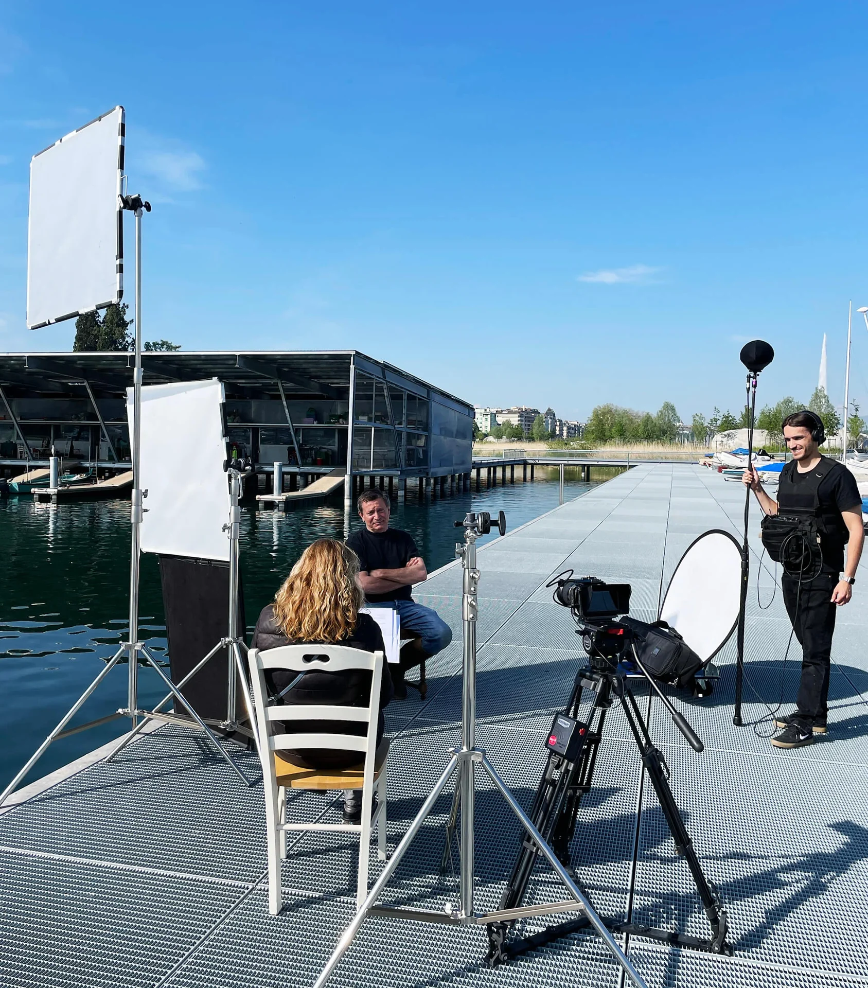 Cornland Studio - Backstage d'une interview sur un quai au bord du lac de Genève